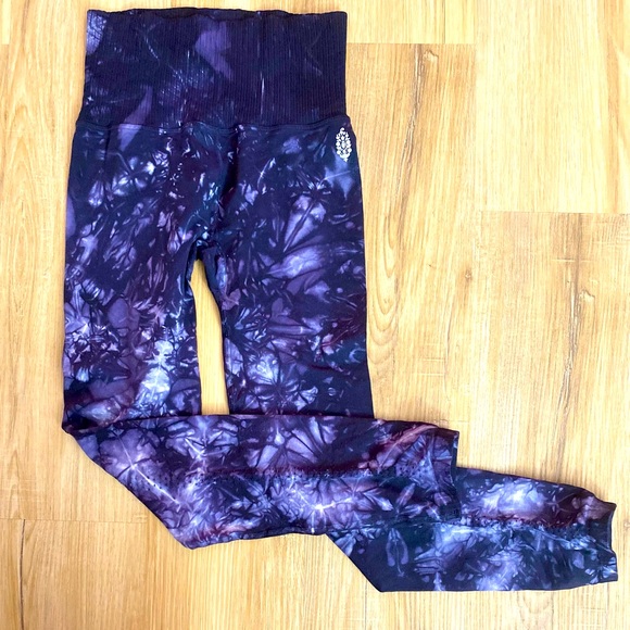 FP Movement by Free People Pants - ❤️❤️ Free People FP Movement by Purple Jogger Leggings with Tie-Dye Pattern